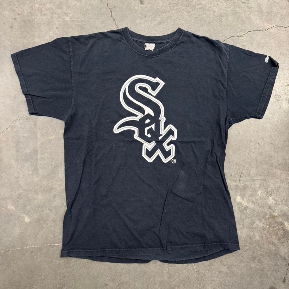 Black and white Chicago White Sox tee‎